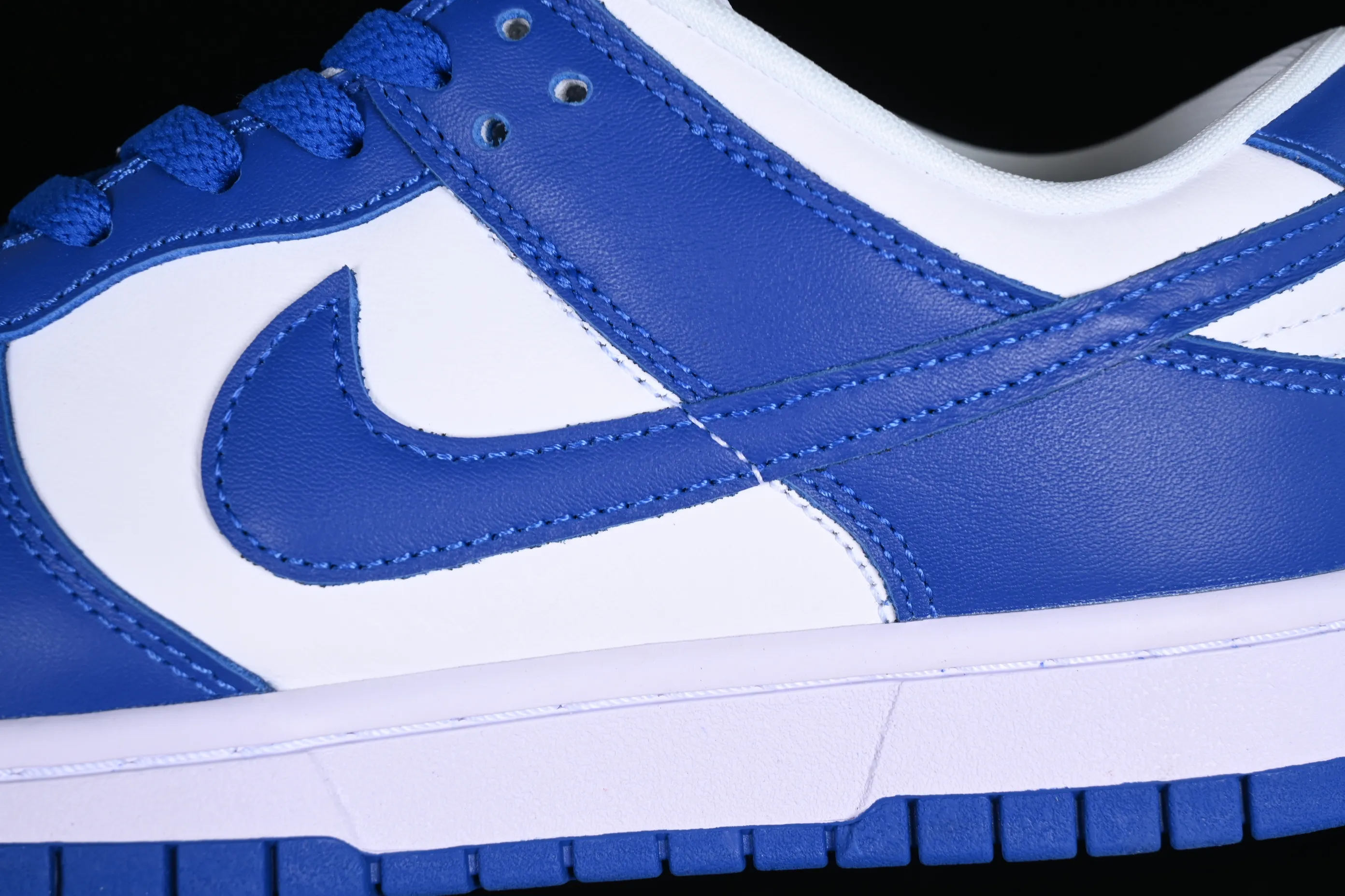 All Categories Nk SB Dunk Series Nk SB Dunk Low Low-top Sneakers Nk SB Dunk Low Pro "Kentucky" White and Blue University of Kentucky SB Smashing Backboard Fashion Casual Sneakers CU1726-100